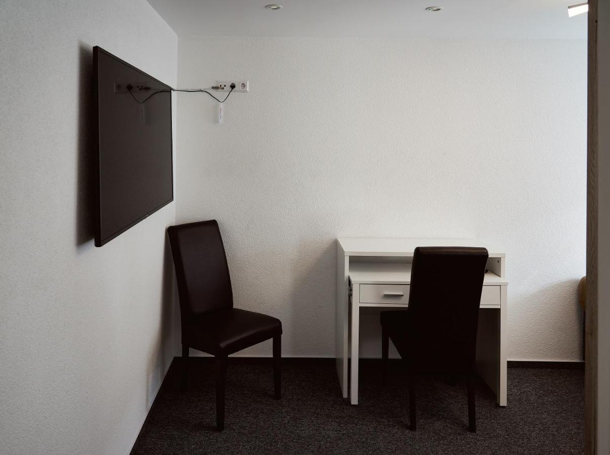 Boardinghouse Apart-Hotel Oberkochen Bagian luar foto